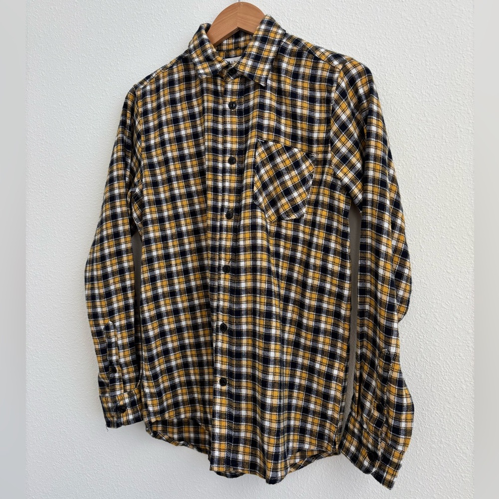 GAP Men’s Medium yellow navy plaid flannel button down